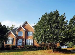 1025 Northshore Dr, Hickory, NC 28601