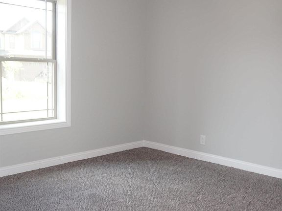 3rd image of 32 W Creek Farms Lot 32