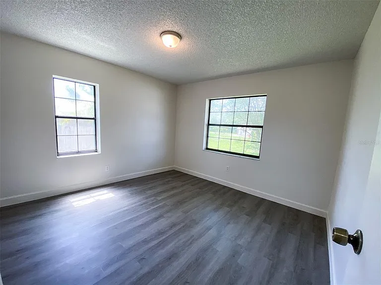 28046 Lois Dr — Photo 9