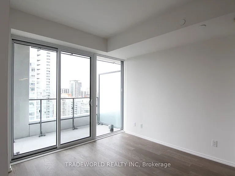 5 Soudan Ave #2510 — Photo 2