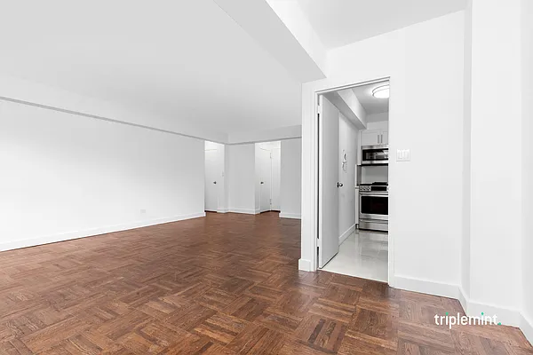 Sold by Triplemint | media 8