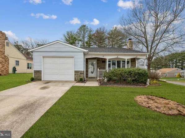 1 New Castle Dr, Southampton, NJ 08088