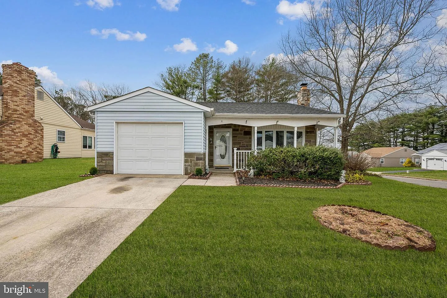 1 New Castle Dr photo 1