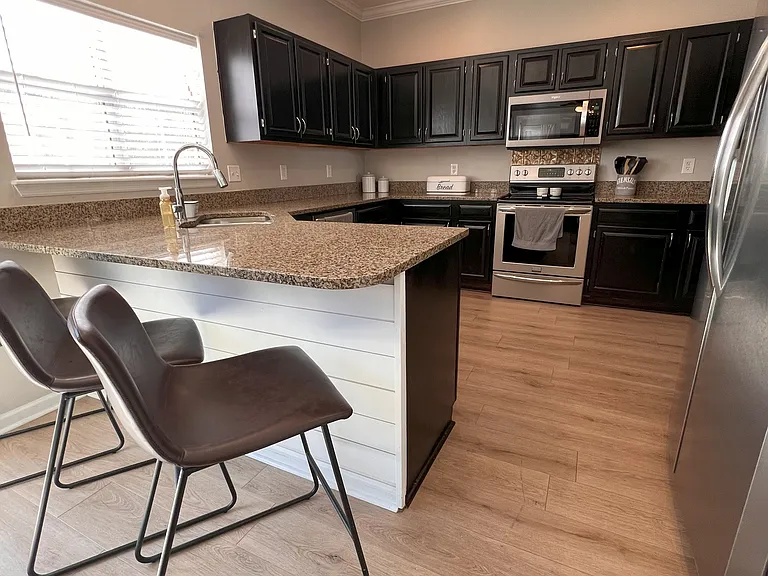 109 Barrie Ct — Photo 10
