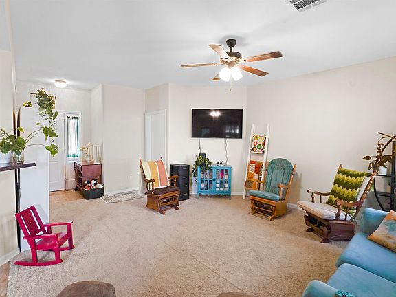 5th image of 433 Baptiste Cir