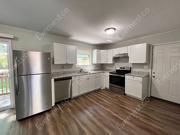3rd image of 2819 Mary Ave