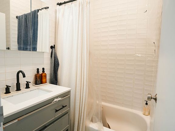 5th image of 25 Greenpoint Ave #3