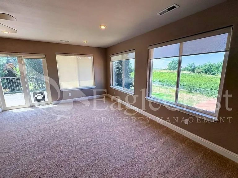 44 Vinehill Dr — Photo 93