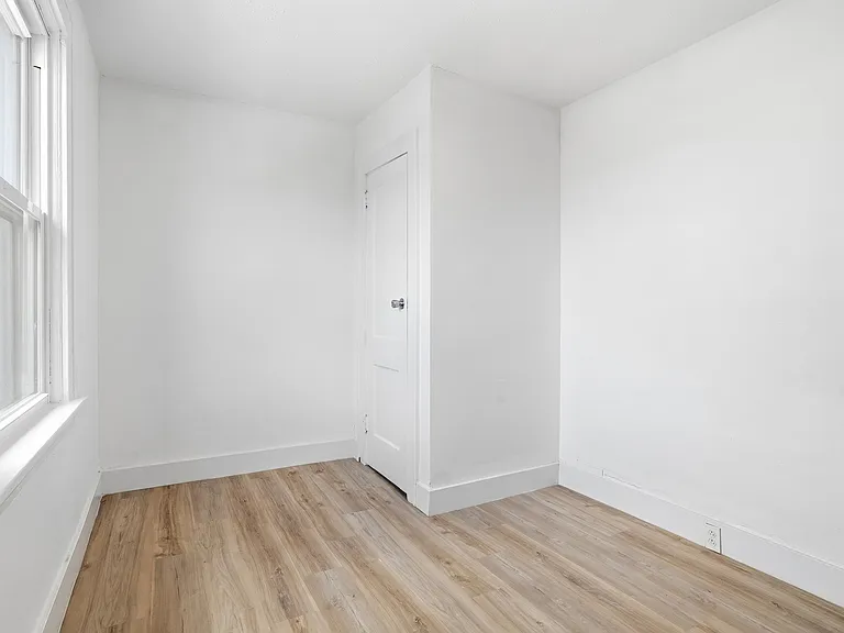 7806 Saint Lawrence Ave — Photo 15
