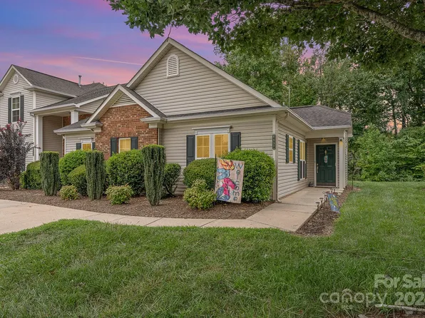 8957 Cinnabay Dr, Charlotte, NC 28216