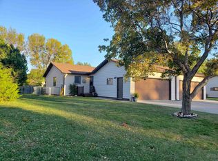 1813 15 1/2 St SW, Minot, ND 58701