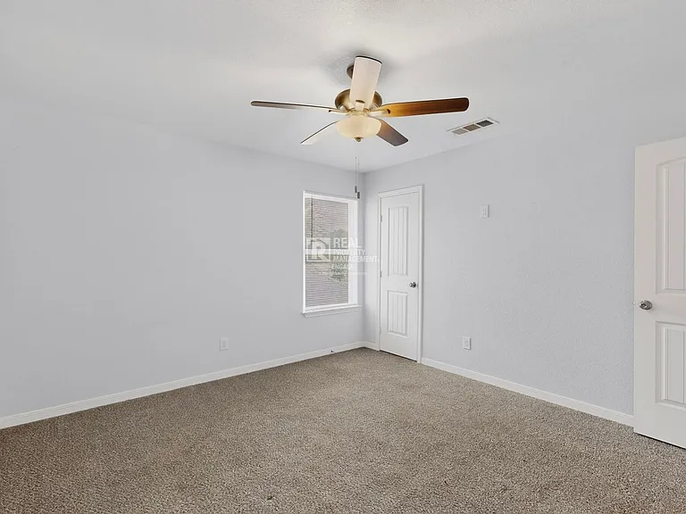 5838 Humbert Ave — Photo 34