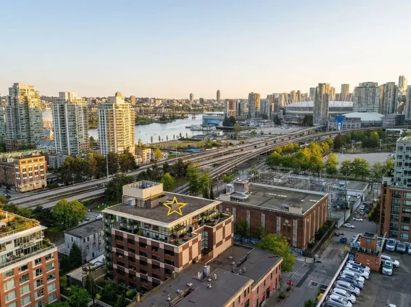 718 Main St #710, Vancouver, BC V6A 0B1