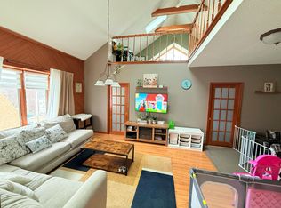 409 Carrington Ave FLOOR 3, Woonsocket, RI 02895