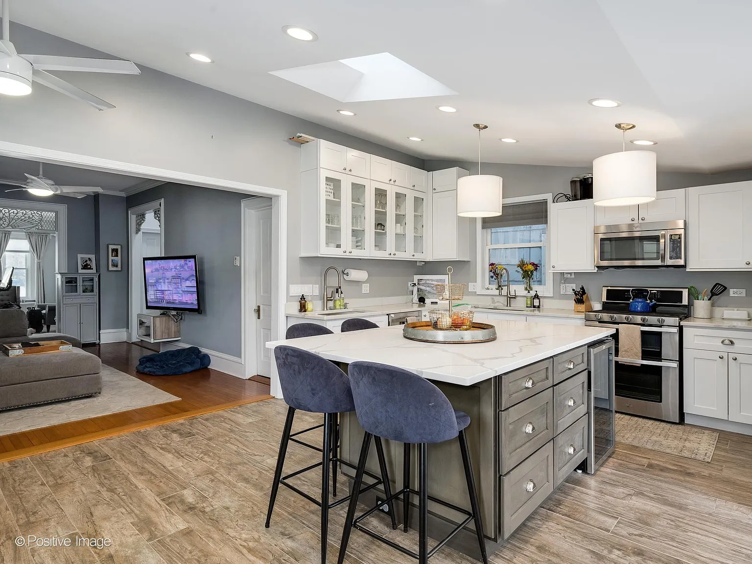 2 bed, 1700 sqft, $5,300 — Photo 2