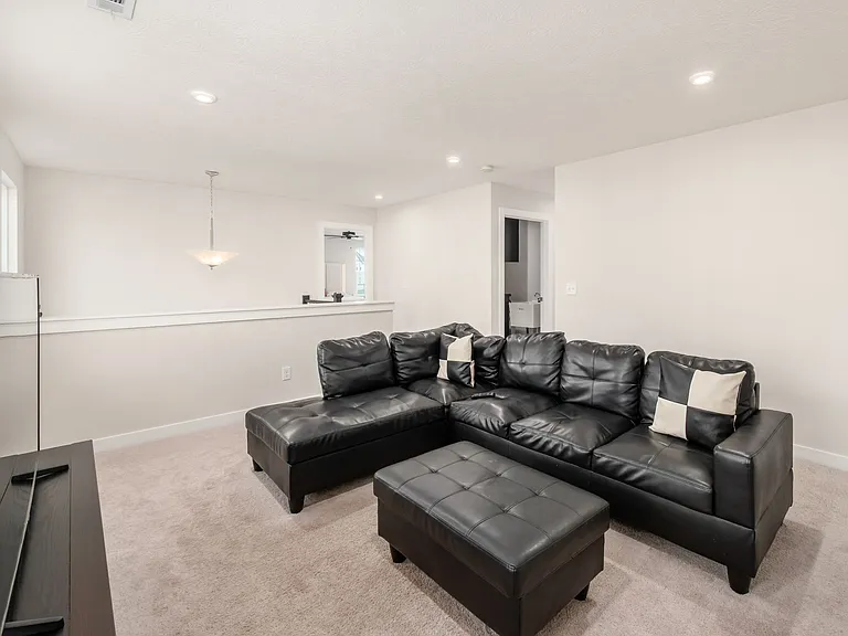 589 Melick Dr #1 — Photo 36