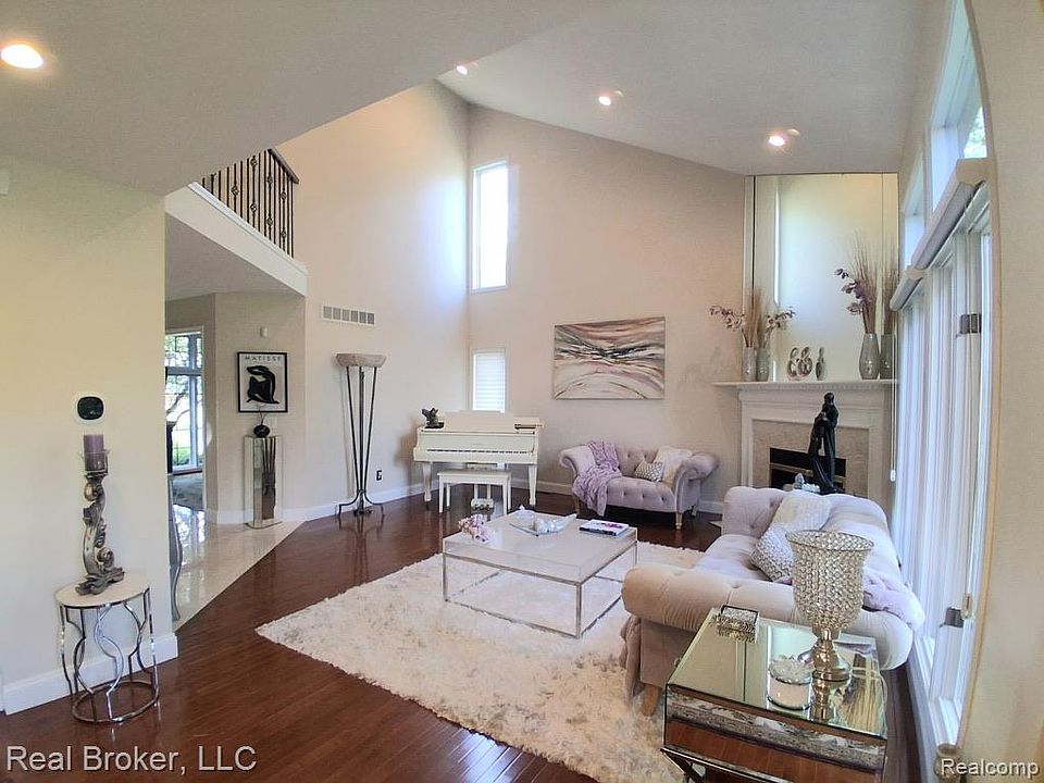 1st image of 37814 Avon Ln