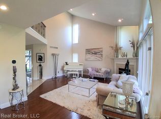 37814 Avon Ln, Farmington, MI 48331