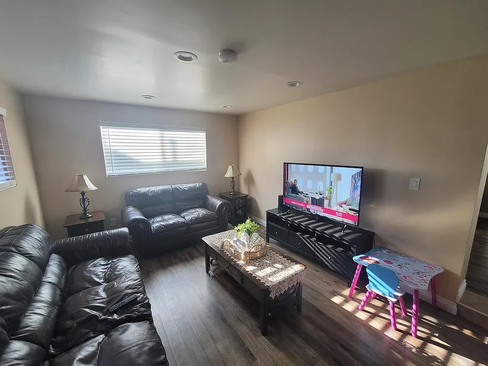 1207 N Fries Ave #B