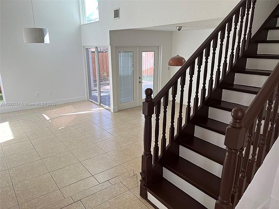 4th image of 990 NW 106th Avenue Cir