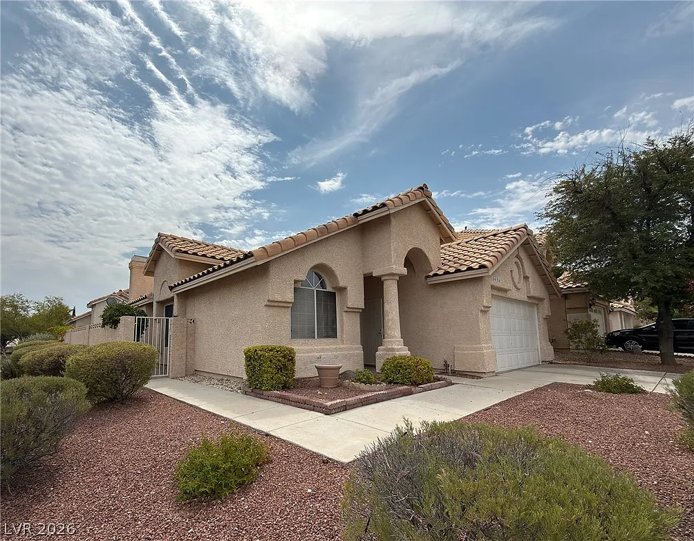3 bed, 2.0 bath, 1539 sqft, $2,295 — Photo 2