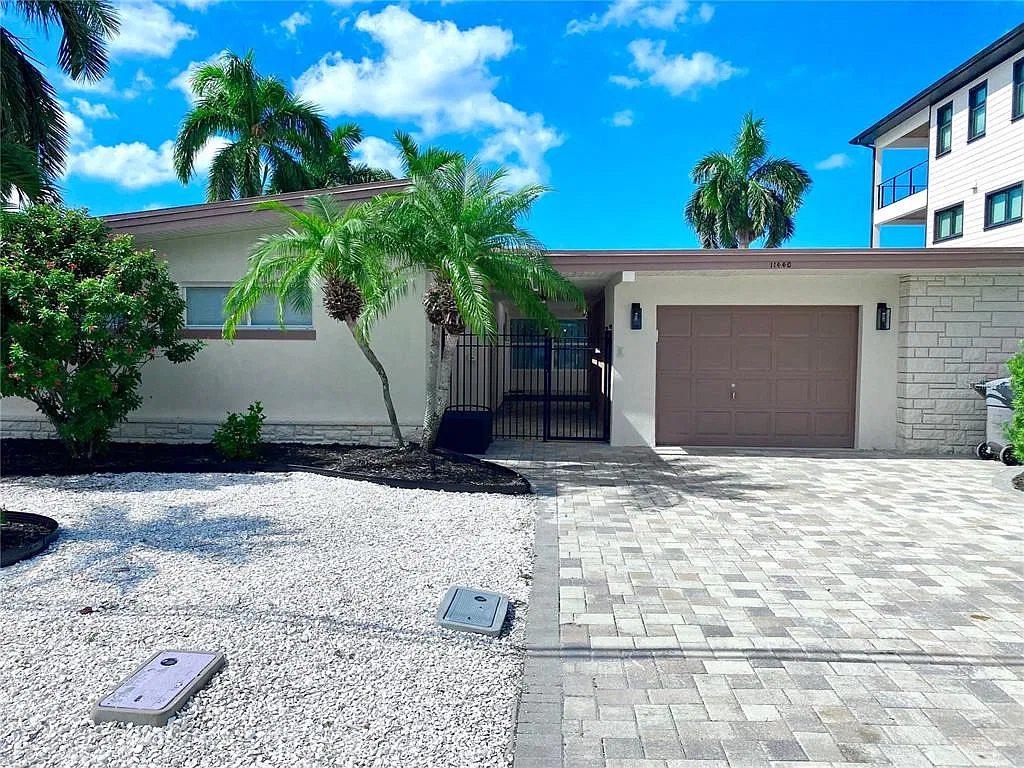 3 bed, 2.5 bath, 2172 sqft, $5,995 — Photo 2