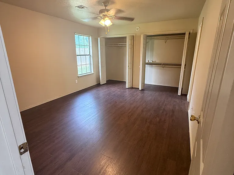 704 E Eastview Dr — Photo 5