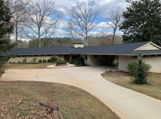 102 White Oak Ln, Greenwood, SC 29646