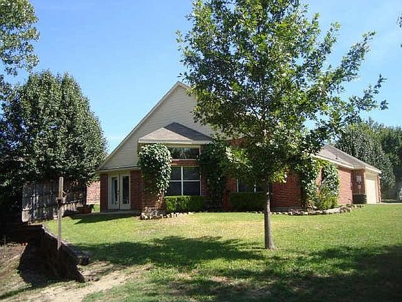 3rd image of 1811 Random Oaks Dr