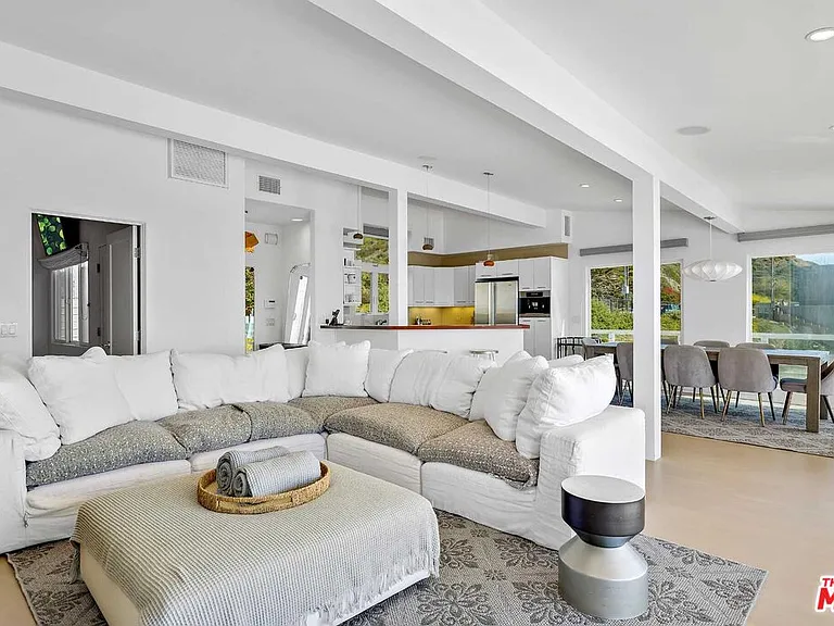 24742 Malibu Rd — Photo 13
