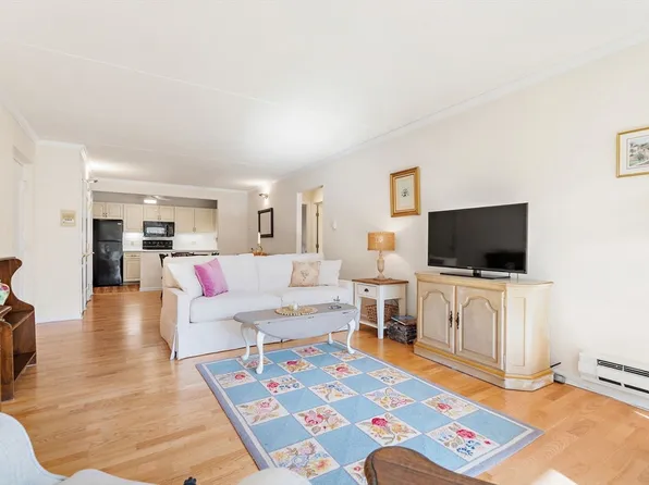 100 Lexington St APT A2, Belmont, MA 02478