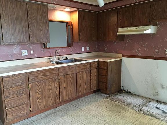 3rd image of 1878 Barnett Ct W
