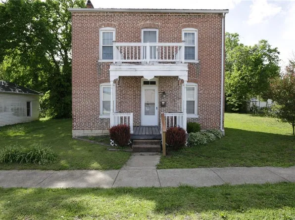 914 S 2nd St, De Soto, MO 63020