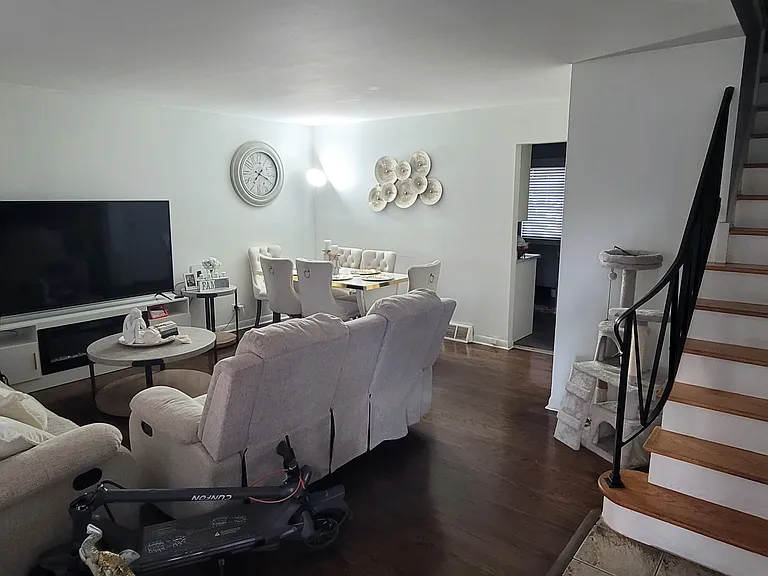 445 E Lincoln St — Photo 8