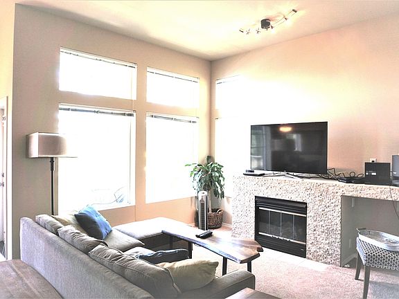 2nd image of 1035 61st St SE #202-1