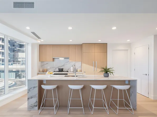 1475 Foster St #201, White Rock, BC V4B 5L8