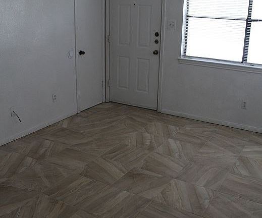 3rd image of 205 Horseshoe Dr #A
