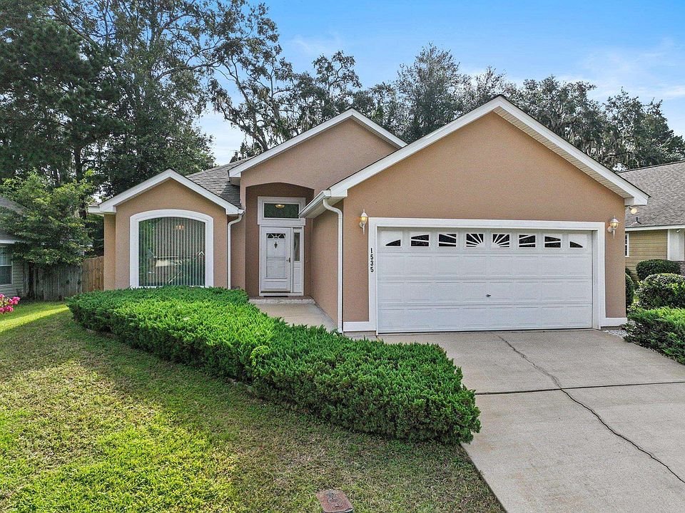 1st image of 1535 Applewood Way
