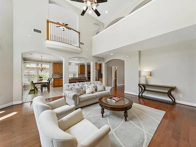 22311 Claysprings Ln — Photo 11
