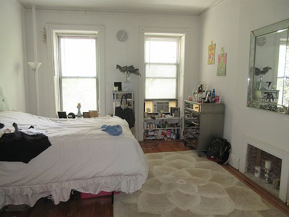3rd image of 242 E 71st St Frnt 2