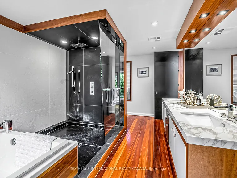 32 Regal Rd — Photo 23