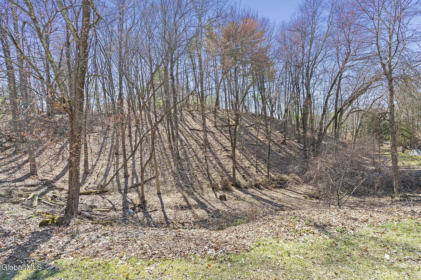 2nd image of 7 Saddle Hill Road
