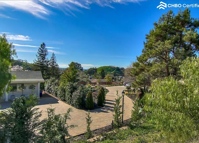 129 Brodia Way — Photo 37