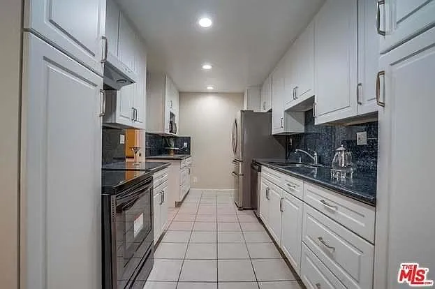 321 N Palm Dr #5 — Photo 6