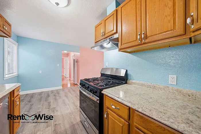 657 Hurlingame Ave — Photo 10