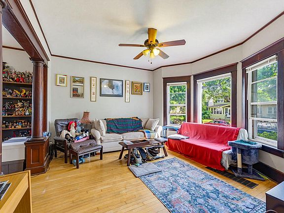 3rd image of 2972 S Wentworth AVENUE #2974