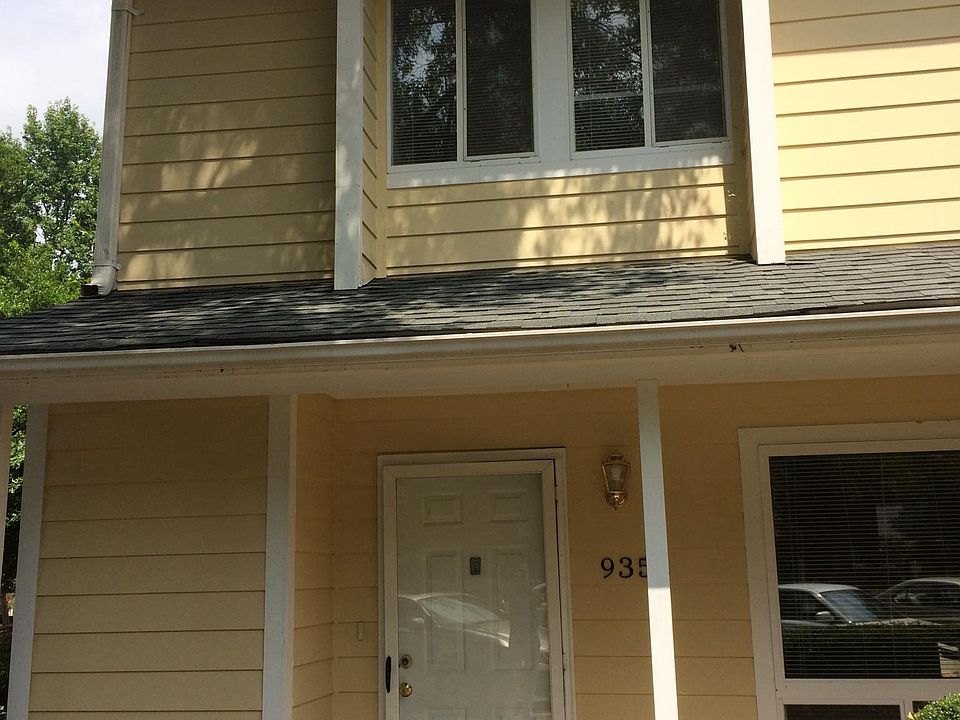 1st image of 935 Sardis Cove Dr