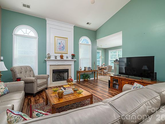 3rd image of 11132 Chastain Parc Dr