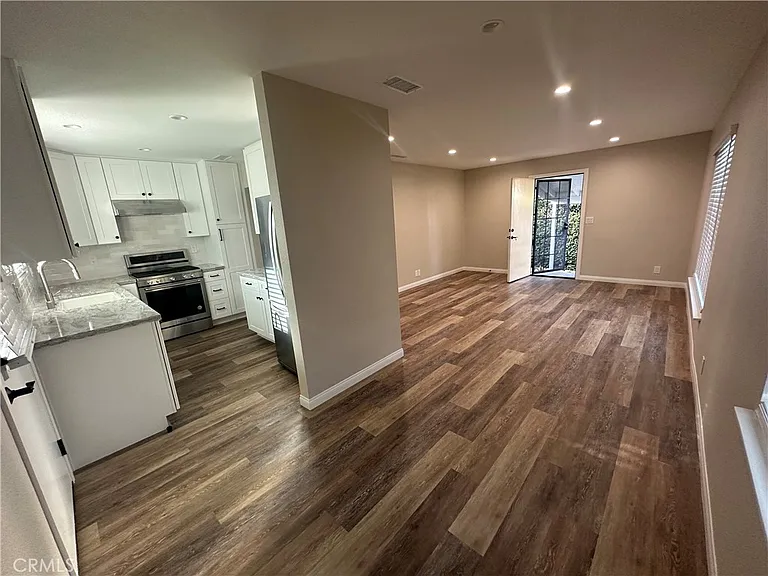 514 E Chalynn Cir — Photo 8