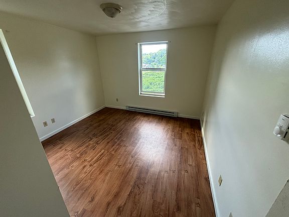 2nd image of 639 N 4th Ave